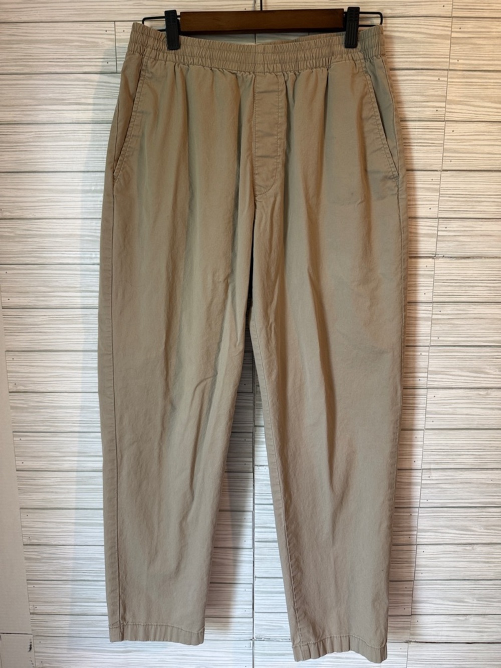 Uniqlo Men's Elastic-Waist Chinos in Khaki